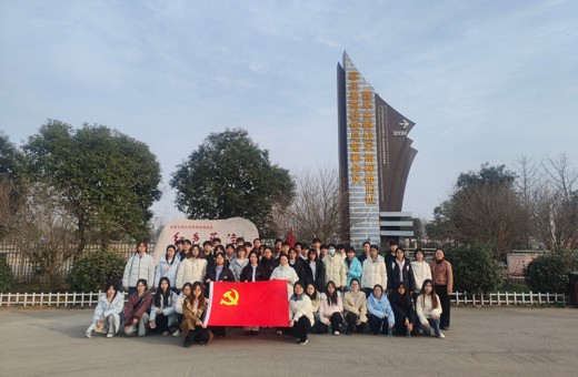 计算机科学与技术学院党委组织学生党员赴蔡洼淮海战役总前委旧址开展革命传统教育